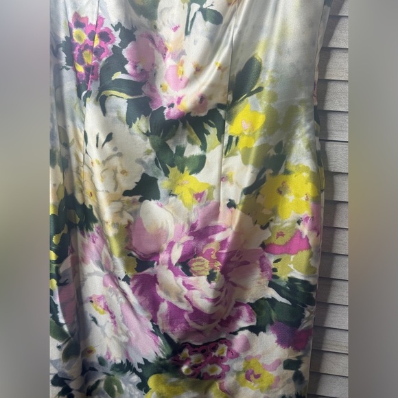 Ann Taylor Floral Silk Dress. Lines. Great Condition. Size 4. Creamy White - Picture 3 of 9